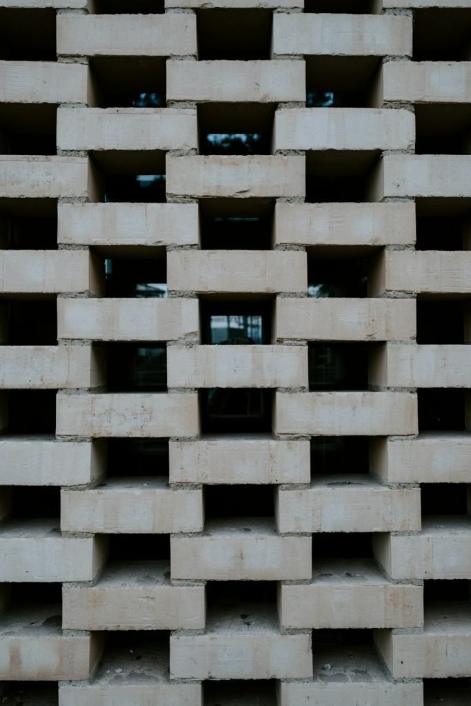 a-close-up-of-a-building-made-of-concrete-blocks-r1b1yjkinxg