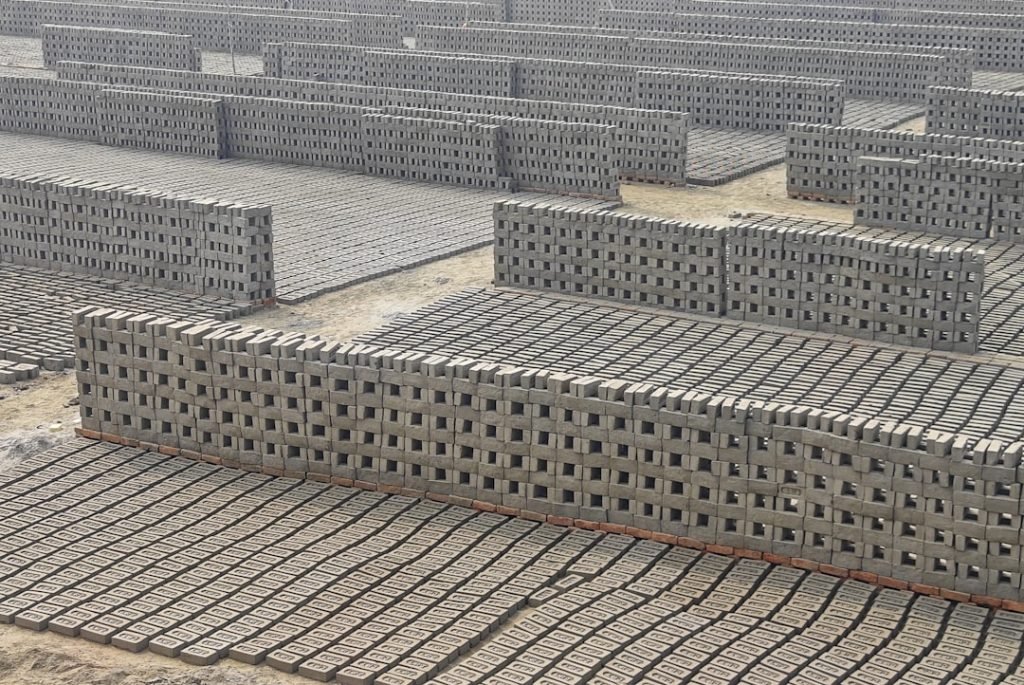 a-group-of-cinder-blocks-sitting-on-top-of-a-cement-floor-uadh785fb94
