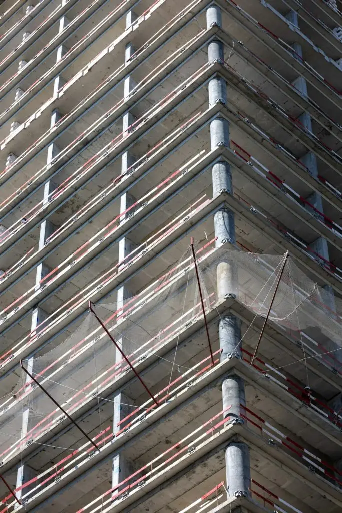 building-under-construction-with-many-concrete-floors-ghjtcd1lwdu